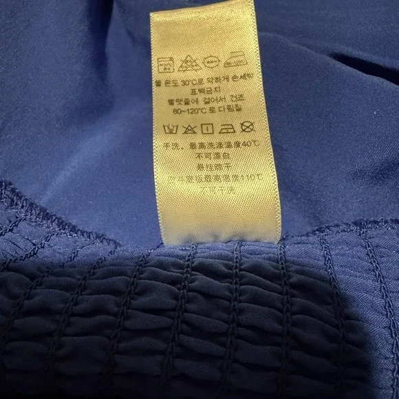 Naked Zebra NWT Woman's Off Shoulder Smocked Long Sleeve Crop Top Size L Blue - Picture 9 of 11